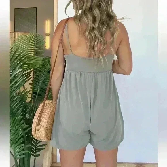 NWT Olive Flowy Romper with pockets. Size XL - Picture 3 of 5